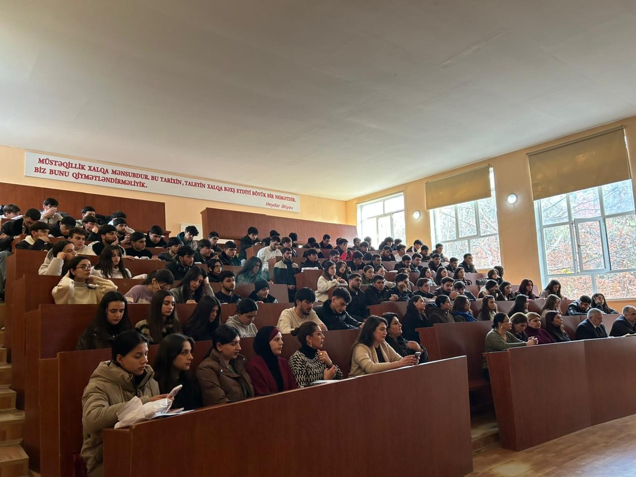 ADAU-da Heydər Əliyevin müstəqil Azərbaycanın inkişafındakı tarixi rolundan danışılıb - FOTOLAR